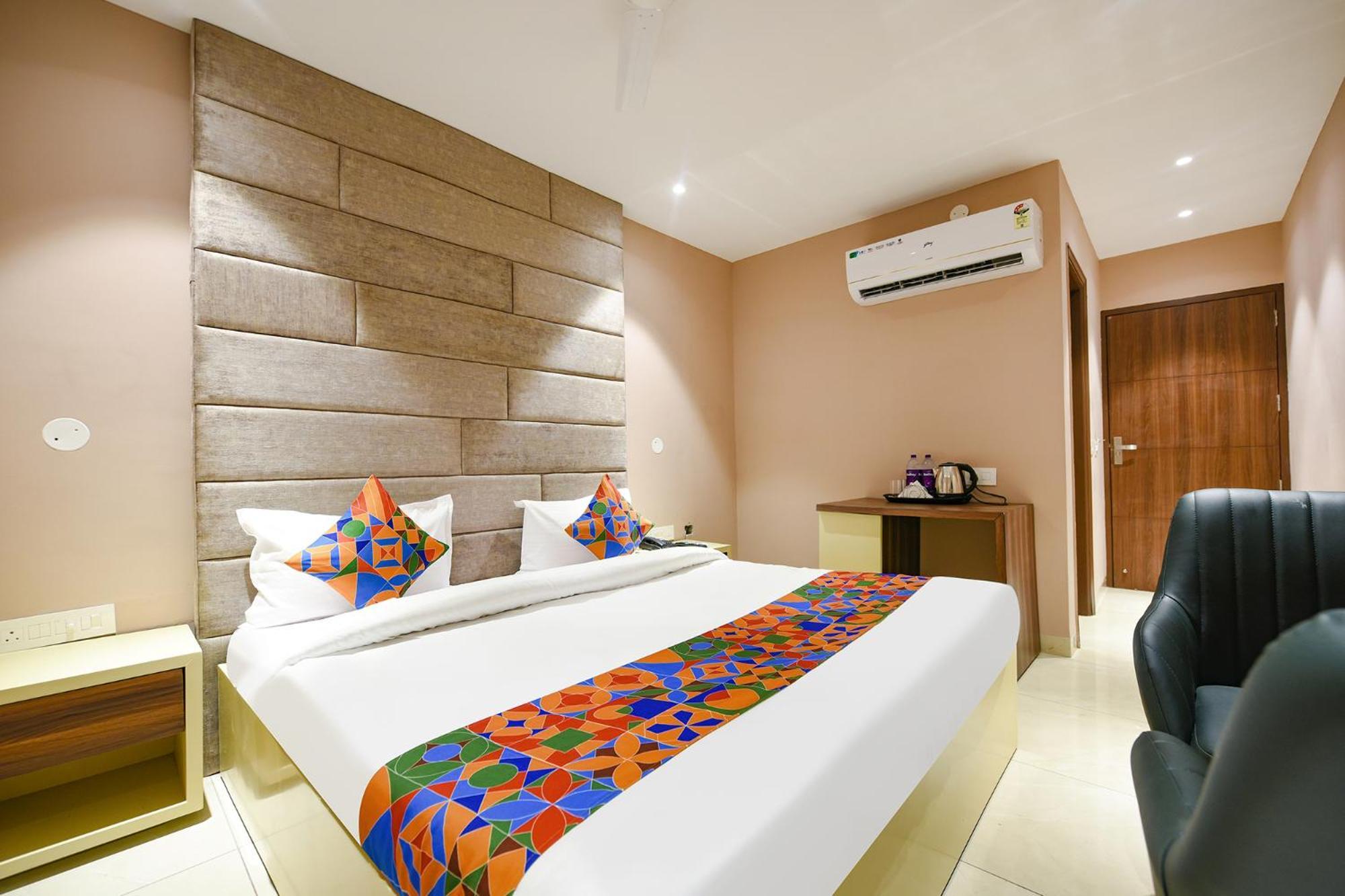 Fabhotel Supreme Suites Ludhiana Exterior foto