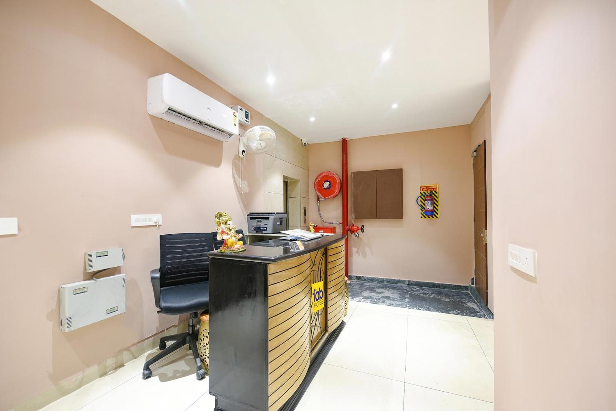 Fabhotel Supreme Suites Ludhiana Exterior foto