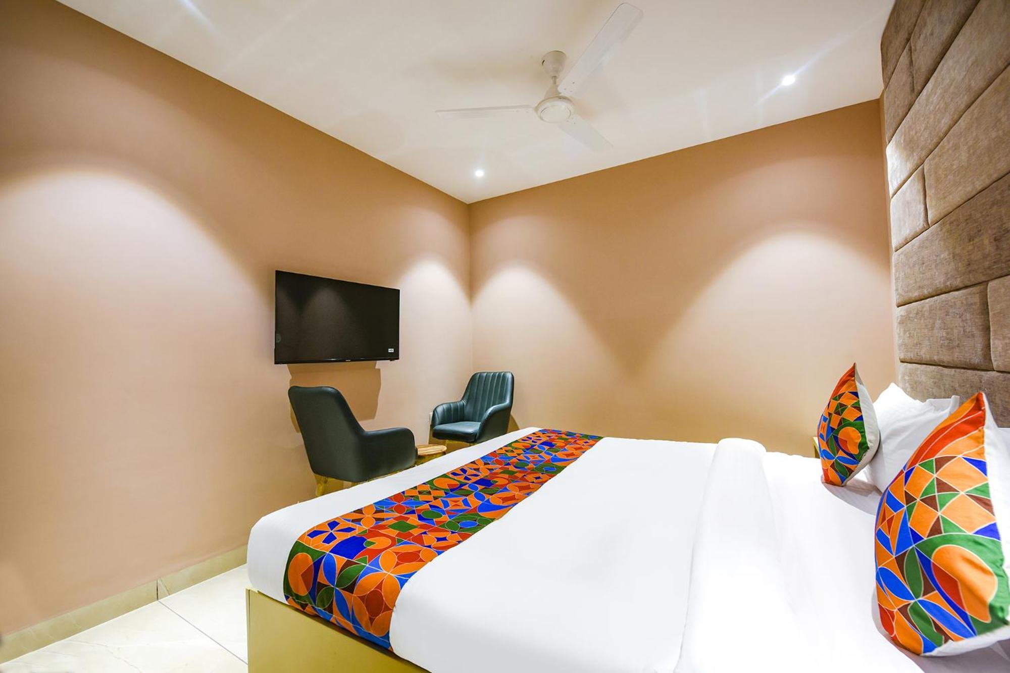 Fabhotel Supreme Suites Ludhiana Exterior foto